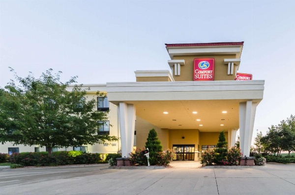 Comfort Suites Salina image 1