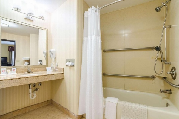 Comfort Suites Salina image 27