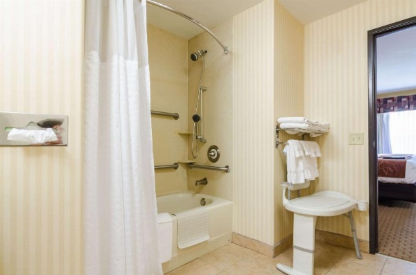 Comfort Suites Salina image 28