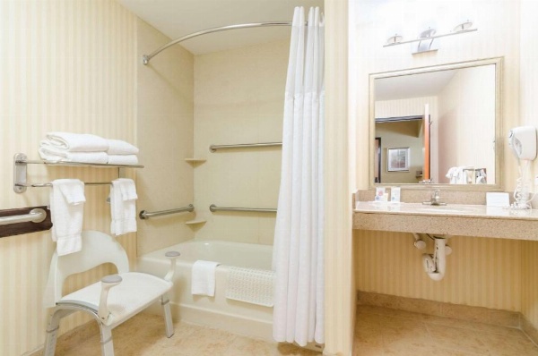 Comfort Suites Salina image 30